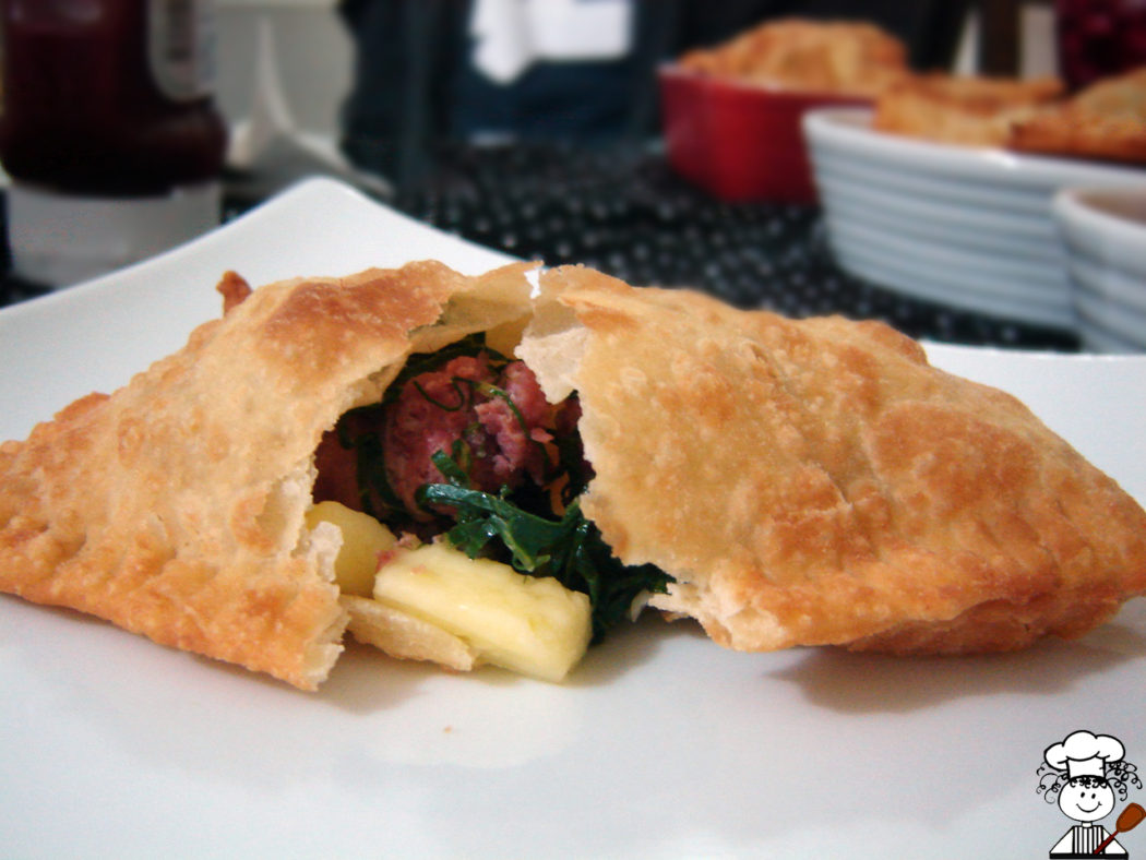 pastel com linguicça, couve e queijo coalho