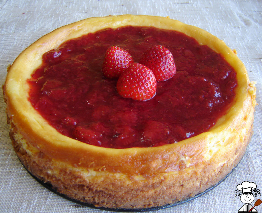 cheesecake com calda de morango