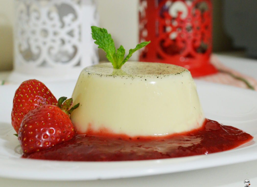 panna cotta com calda de morango