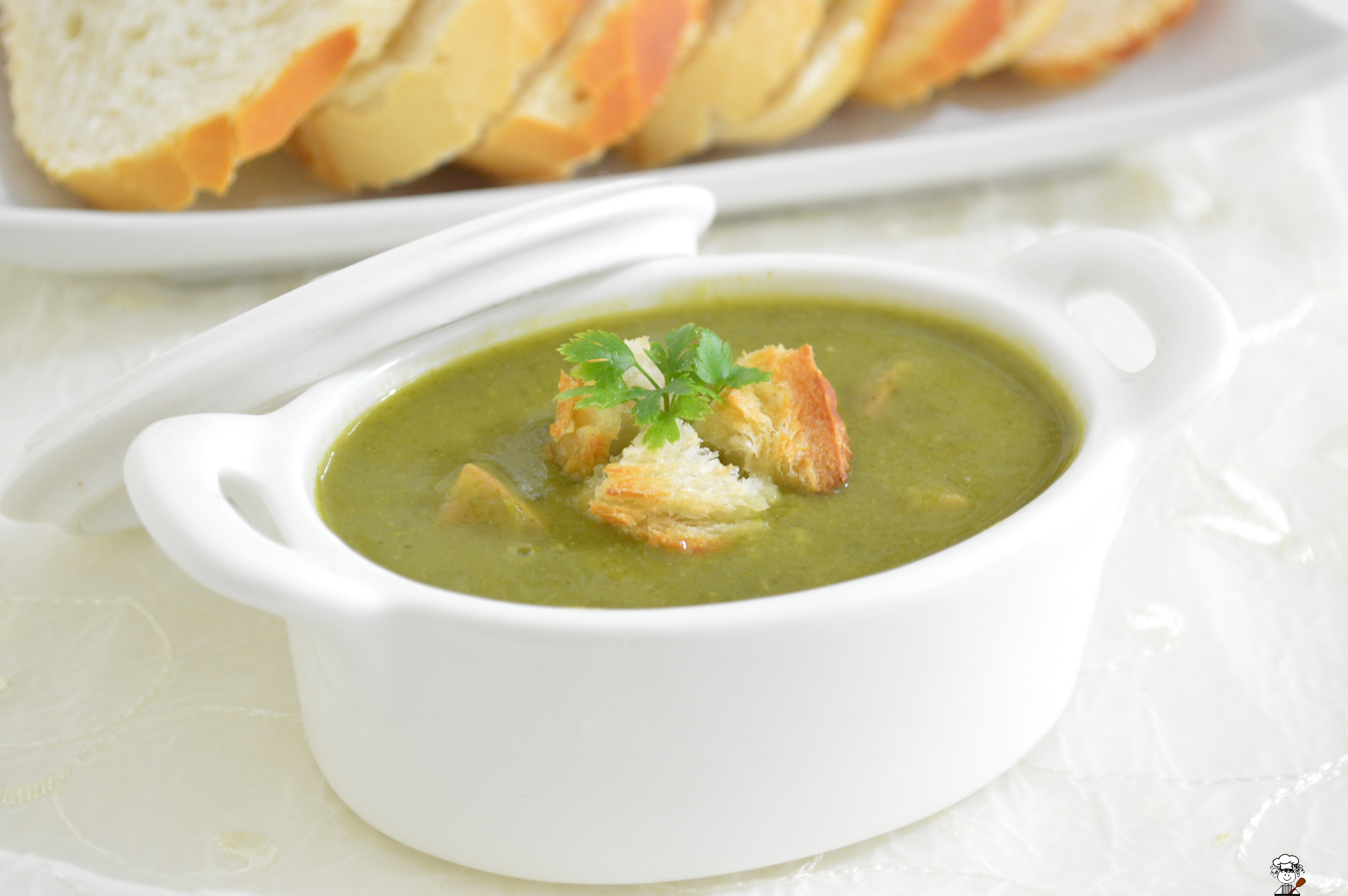 sopa de legumes verdes e linguiça defumada