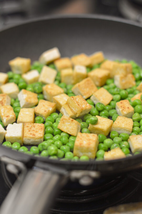 Tofu, ervilha na frigideira